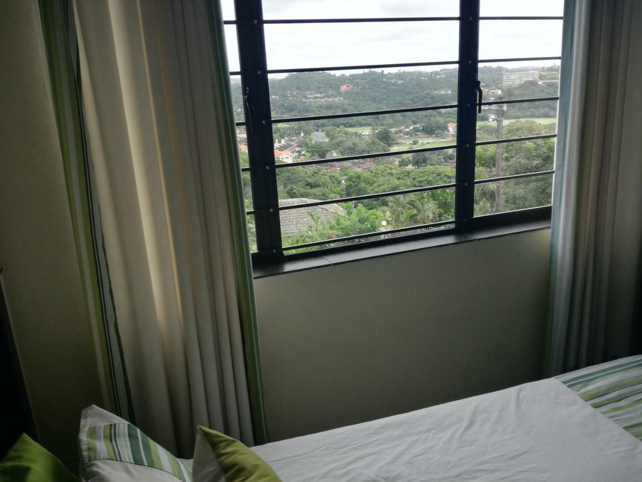 Avalon Guest House Amanzimtoti Exterior foto